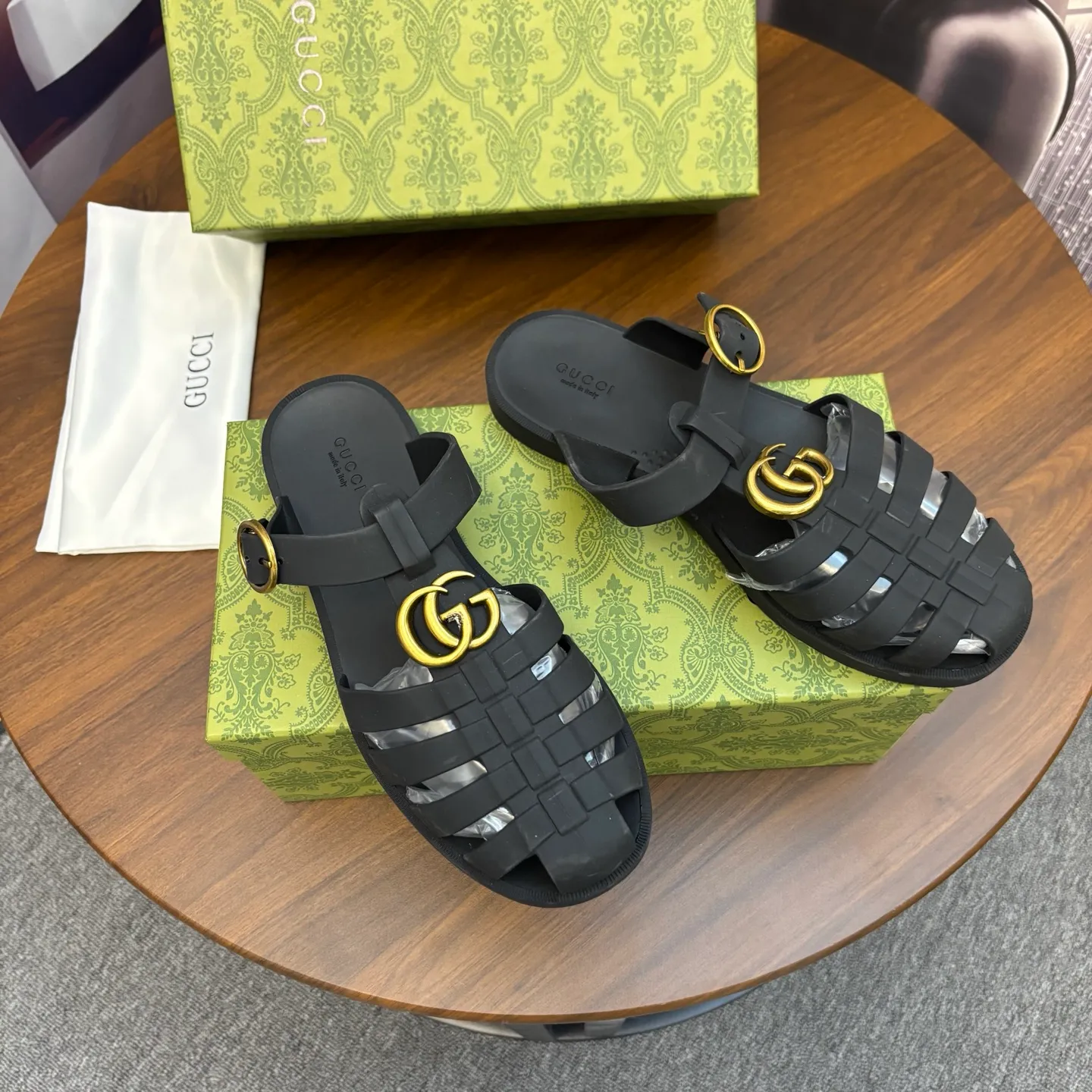 Men's shoes 260💰 [Gucci] Counter quality, top-quality original goods, real photos! Original TPU material, fine workmanship, comfortable; genuine 1:1 replica Size: 38 ~ 46